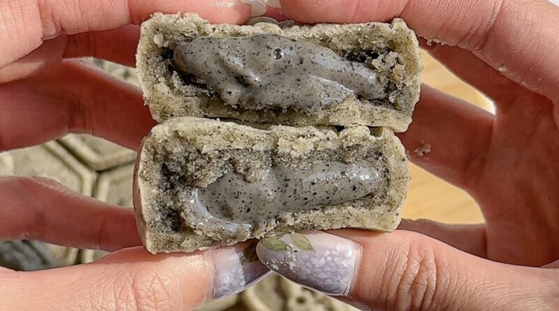 Air Fry Black Sesame Lava Mooncakes with Cookie Crust - likebyregina