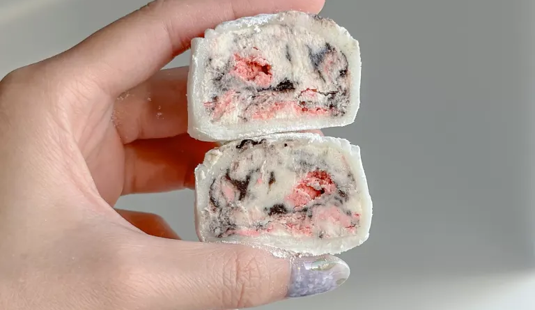 No-Bake Black & Pink Oreo Cream Cheese Snow Skin Mooncakes - likebyregina