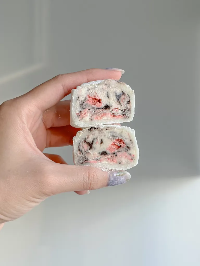 No-Bake Black & Pink Oreo Cream Cheese Snow Skin Mooncakes