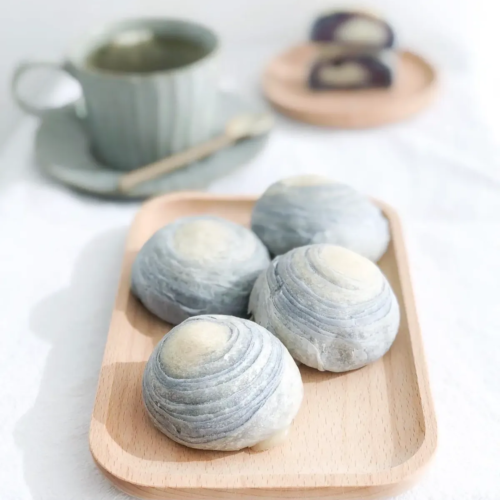 Taro Mochi Swirl Mooncakes - likebyregina