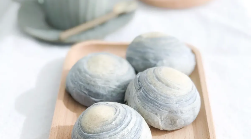 Taro Mochi Swirl Mooncakes - likebyregina