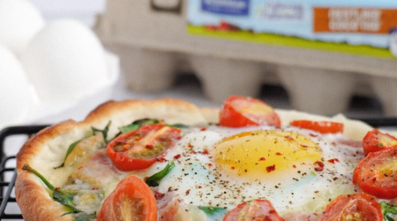 Cheesy Bacon Breakfast Pizza - likebyregina