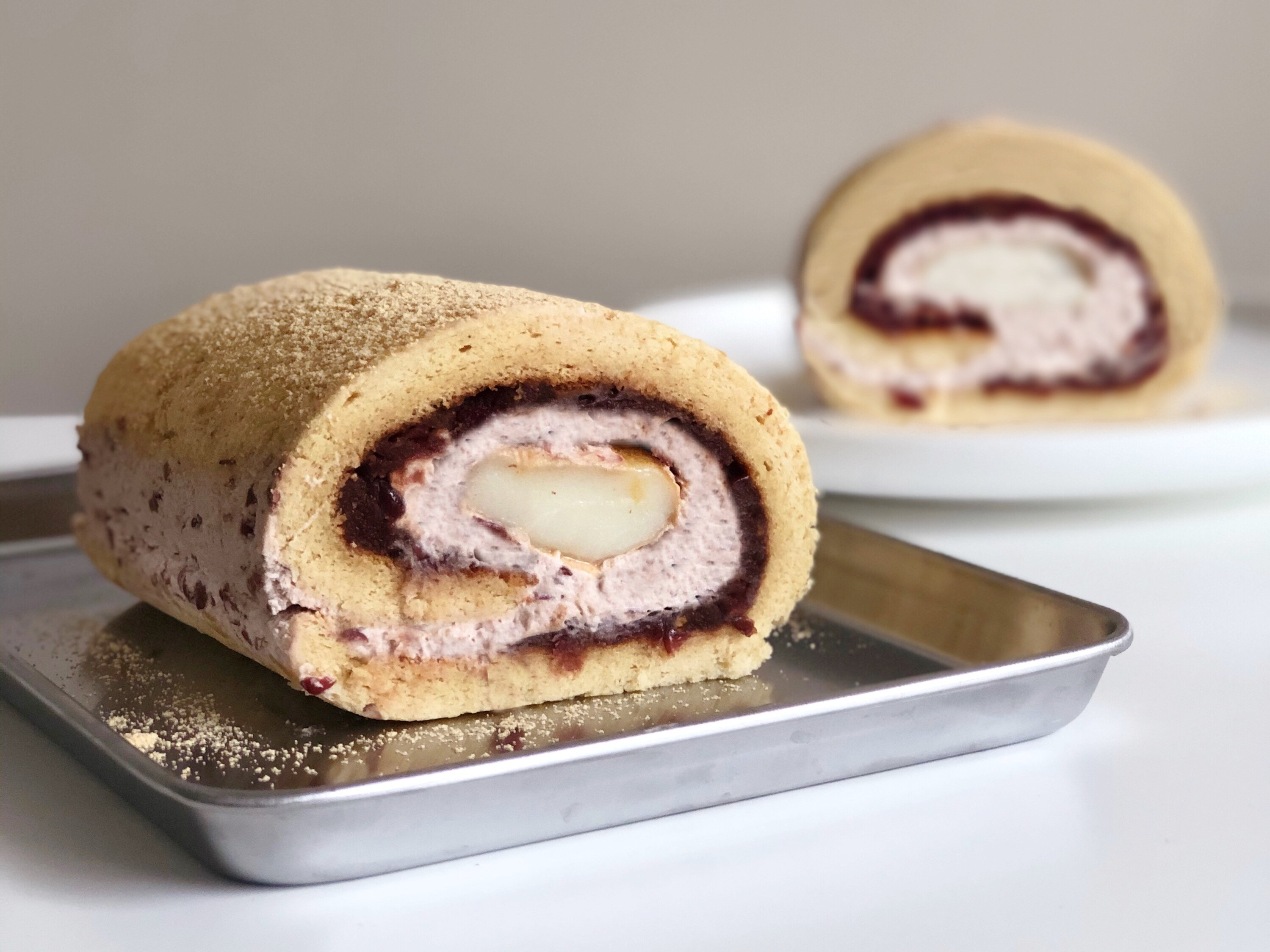 Kinako-Injeolmi Roll Cake