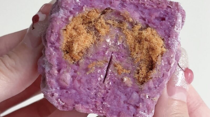 Taro Oatmeal Mooncakes with pork floss - likebyregina